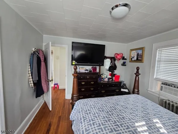 $580,000 | 725 Schuyler Avenue, Lyndhurst, NJ 07071