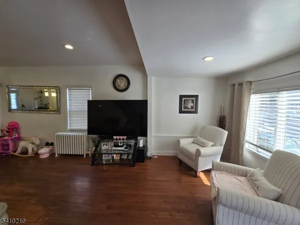 $580,000 | 725 Schuyler Avenue, Lyndhurst, NJ 07071