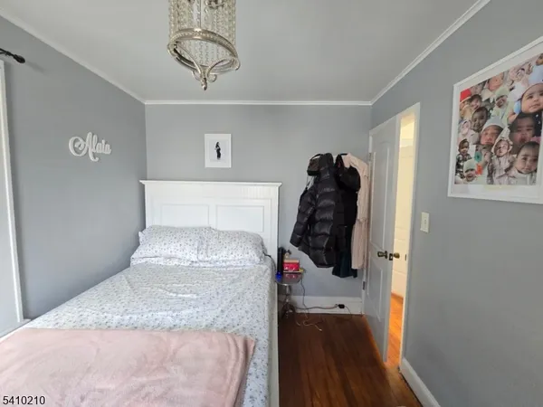 $580,000 | 725 Schuyler Avenue, Lyndhurst, NJ 07071