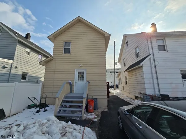 $580,000 | 725 Schuyler Avenue, Lyndhurst, NJ 07071