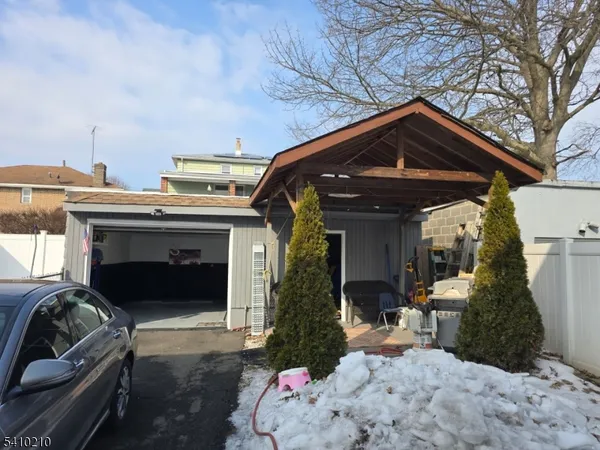 $580,000 | 725 Schuyler Avenue, Lyndhurst, NJ 07071
