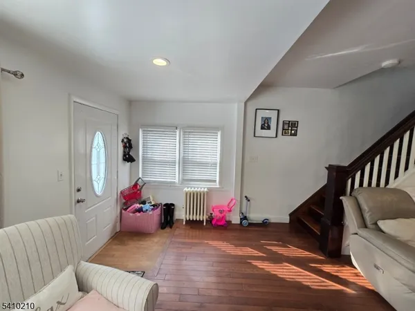 $580,000 | 725 Schuyler Avenue, Lyndhurst, NJ 07071