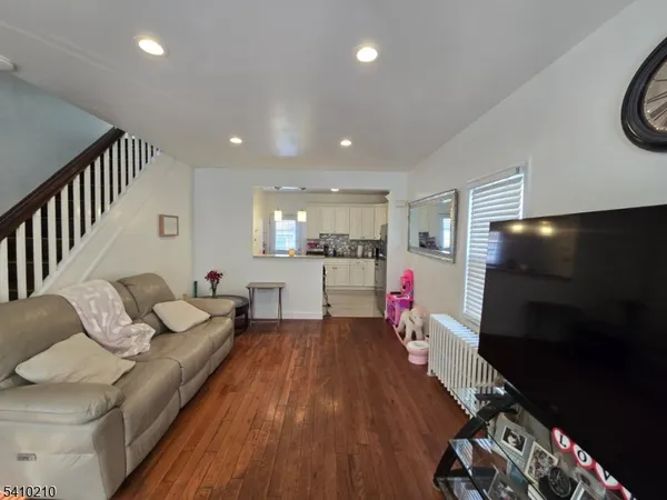 $580,000 | 725 Schuyler Avenue, Lyndhurst, NJ 07071