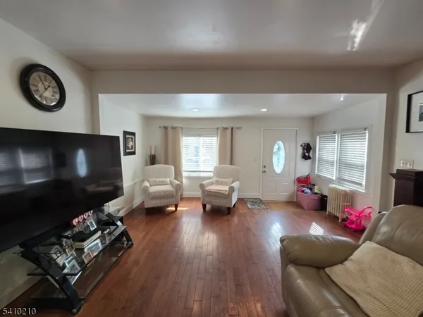 $580,000 | 725 Schuyler Avenue, Lyndhurst, NJ 07071