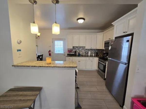 $580,000 | 725 Schuyler Avenue, Lyndhurst, NJ 07071