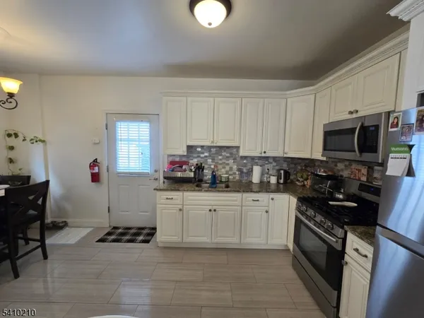 $580,000 | 725 Schuyler Avenue, Lyndhurst, NJ 07071