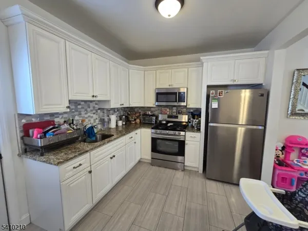 $580,000 | 725 Schuyler Avenue, Lyndhurst, NJ 07071