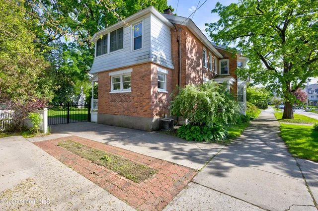 $1,249,990 | 5 George Street, Saratoga Springs, NY 12866