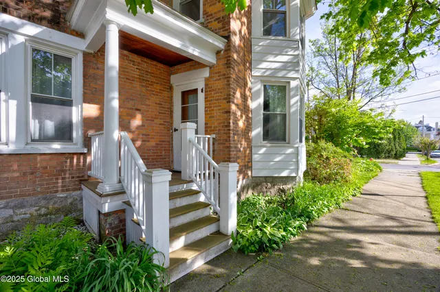 $1,249,990 | 5 George Street, Saratoga Springs, NY 12866