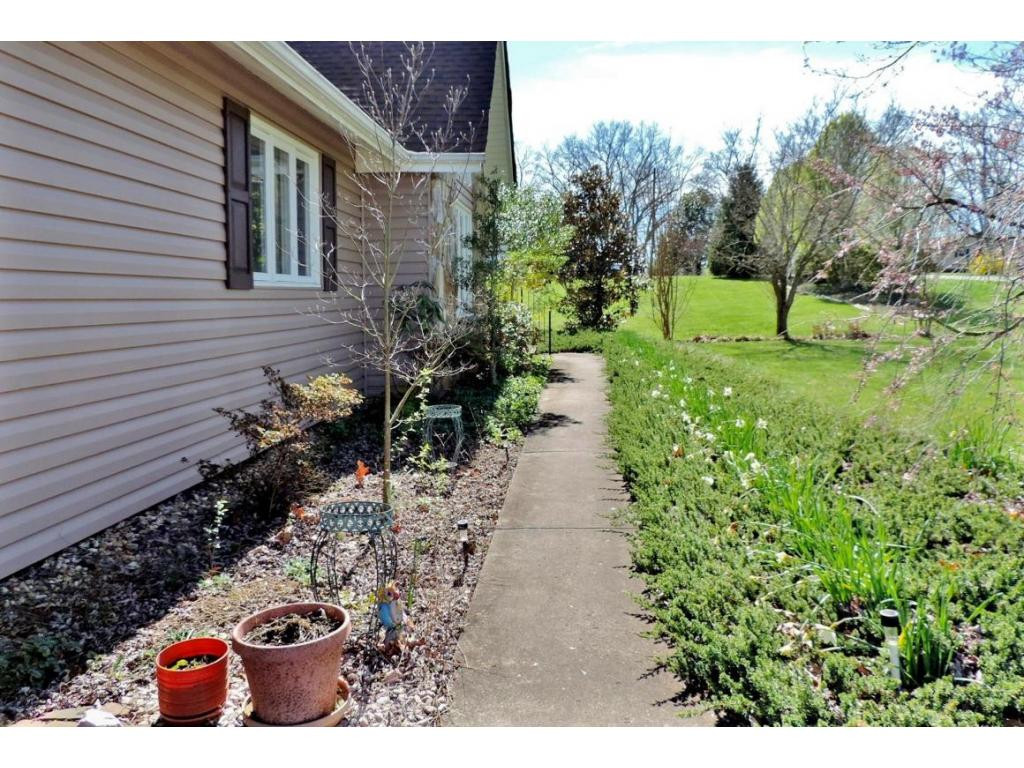 128 Couch Road Jonesborough, TN 37659 - Photo 2 of 24 Welcoming to Guests