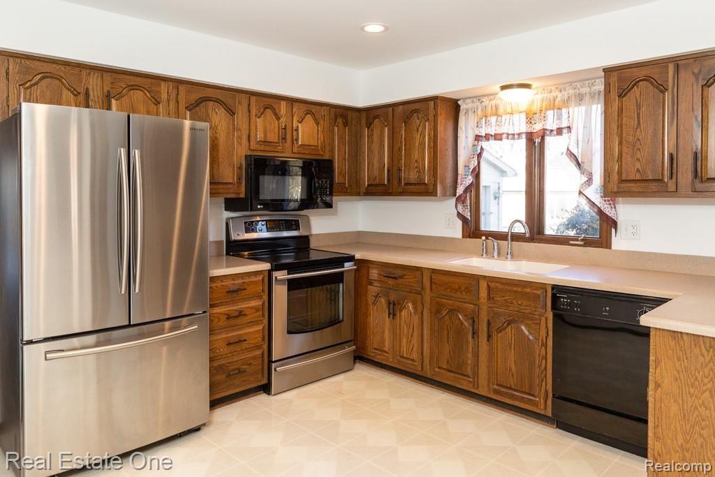 34435 West 9 Mile Road Farmington Hills, MI 48335 - Photo 14 of 32