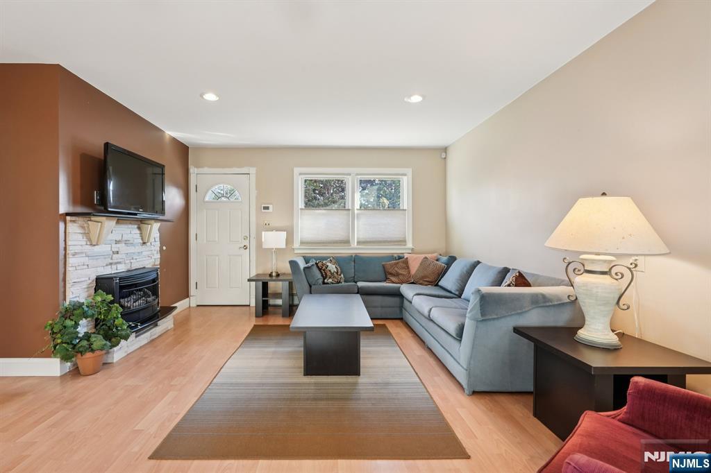 2 Ivy Lane Wallington, NJ 07057 - Photo 9 of 50