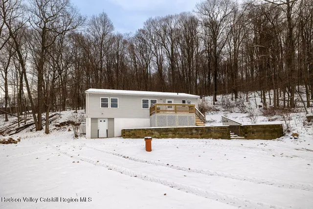 a view of a backyard with white house