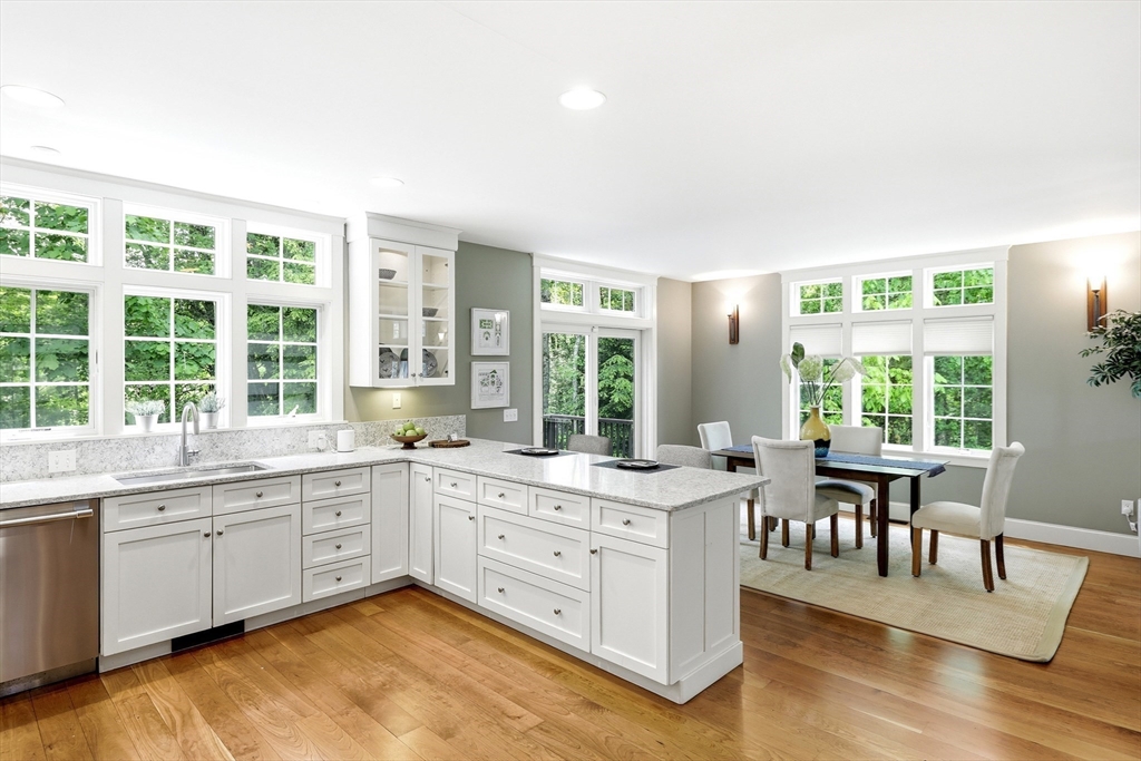 36 Sovereign Way Northampton, MA 01062 - Photo 7 of 39