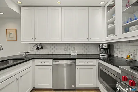 $850,000 | 77 Havemeyer Lane, Unit 324, Stamford, CT 06902