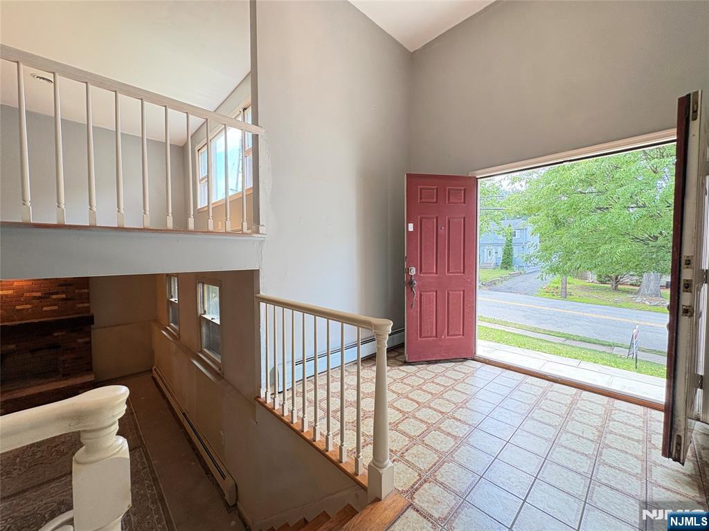 870 Ridgewood Avenue Oradell, NJ 07649 - Photo 3 of 37