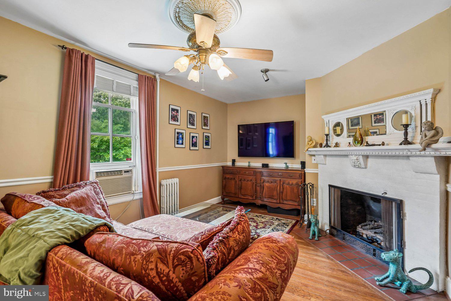 16 Maple Avenue Washington Grove, MD 20880 - Photo 18 of 58 Cozy living room with vintage charm.
