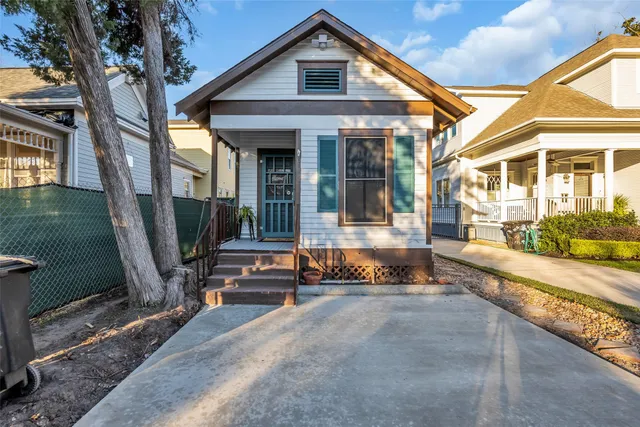 $3,200 | 611 Harvard Street, Houston, TX 77007