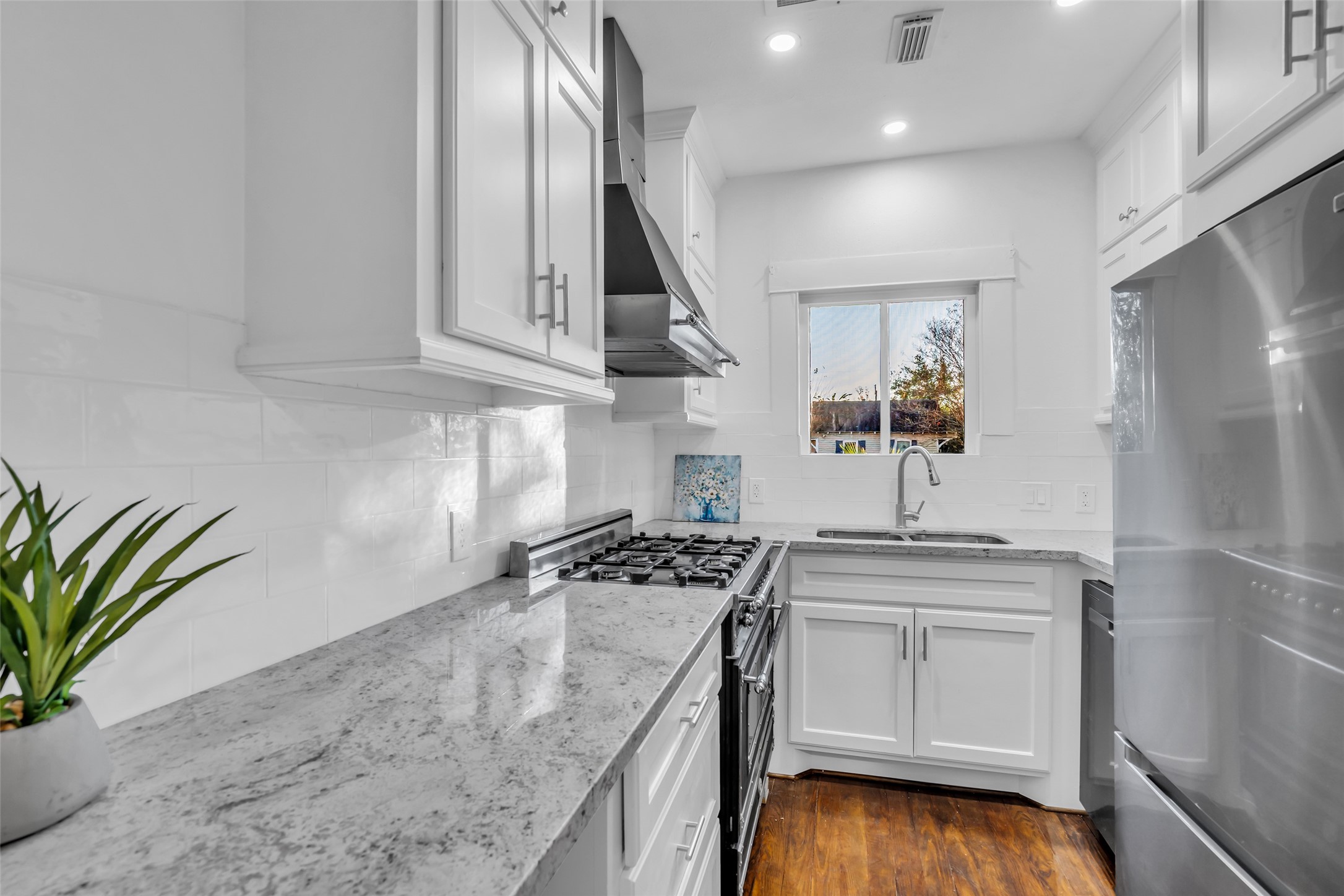 611 Harvard Street Houston, TX 77007 - Photo 7 of 25