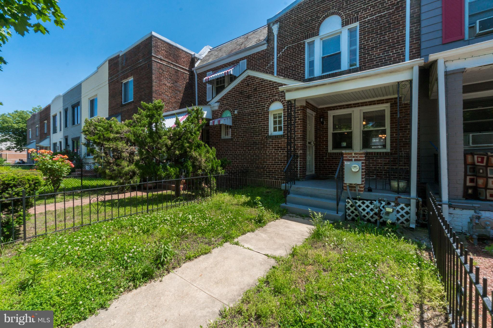 1911 D Street Northeast Washington, DC 20002 - Photo 3 of 25 a front view of a house with a garden