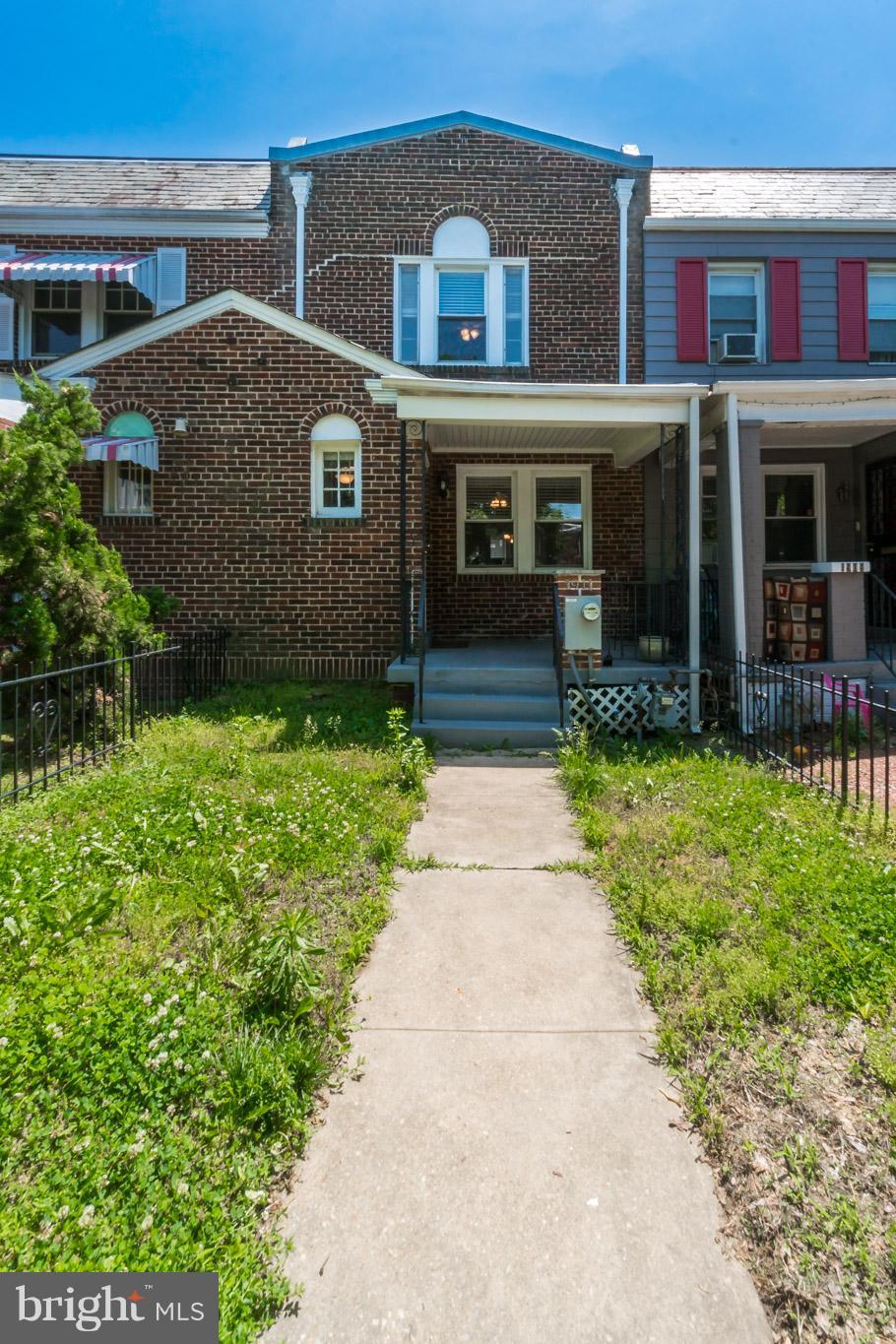 1911 D Street Northeast Washington, DC 20002 - Photo 4 of 25 a front view of a house with garden
