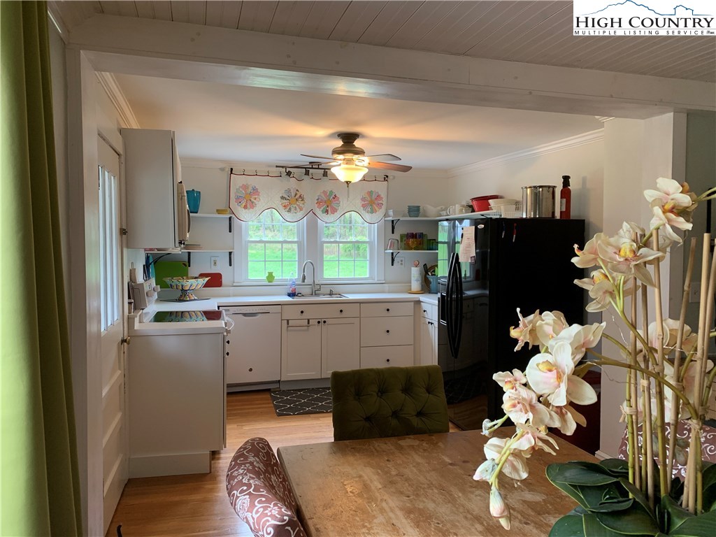 817 Stratford Road Sparta, NC 28675 - Photo 13 of 33 Gallery Image 13