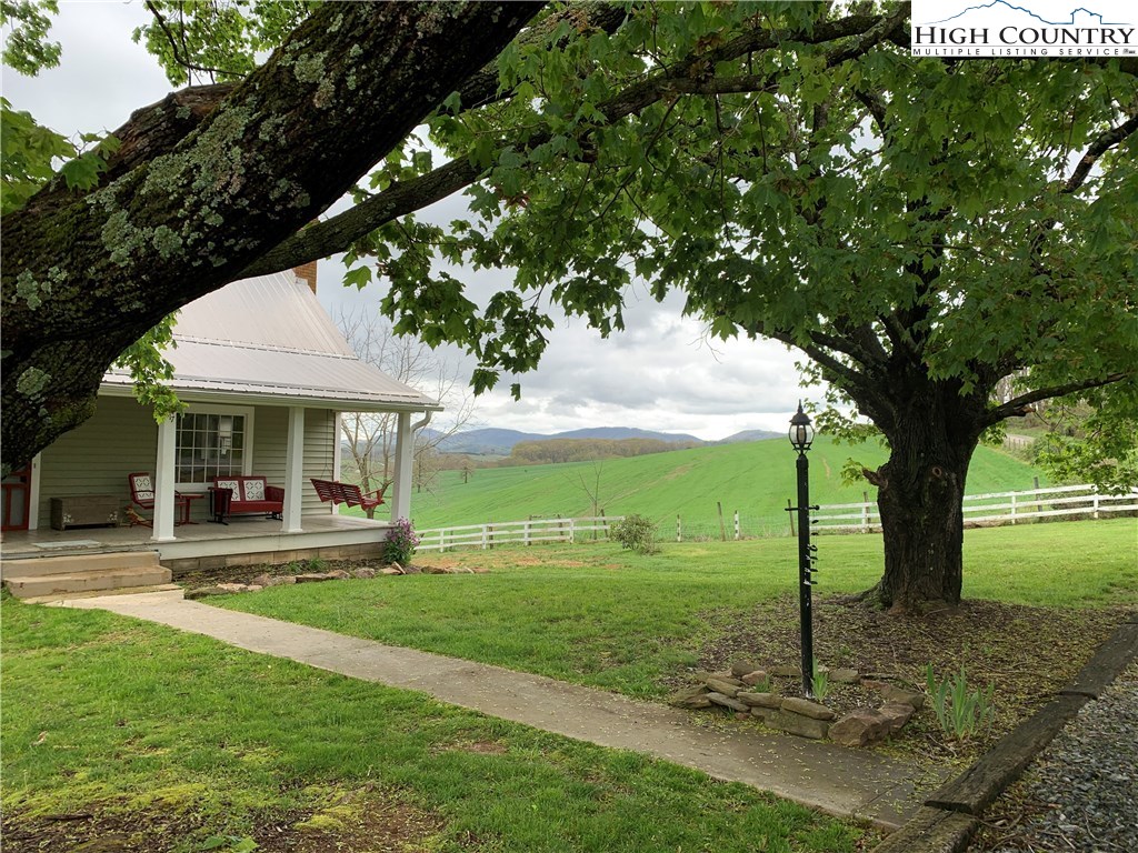 817 Stratford Road Sparta, NC 28675 - Photo 2 of 33 Gallery Image 2