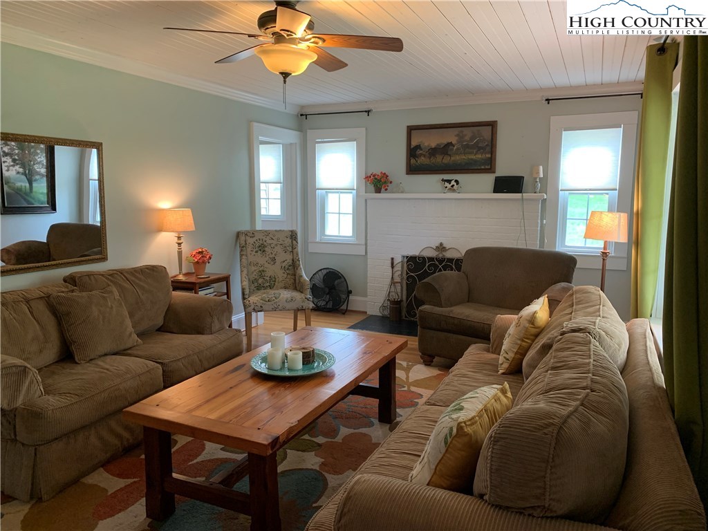 817 Stratford Road Sparta, NC 28675 - Photo 8 of 33 Gallery Image 8