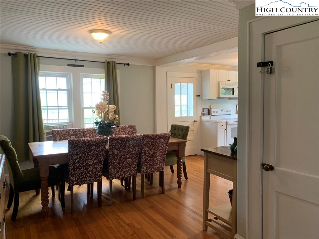 817 Stratford Road Sparta, NC 28675 - Photo 10 of 33 Gallery Image 10