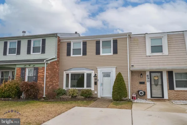 front view of house with a yard