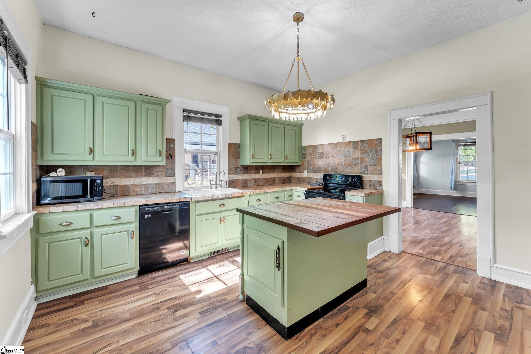 400 King Street Easley, SC 29640 - Photo 12 of 32