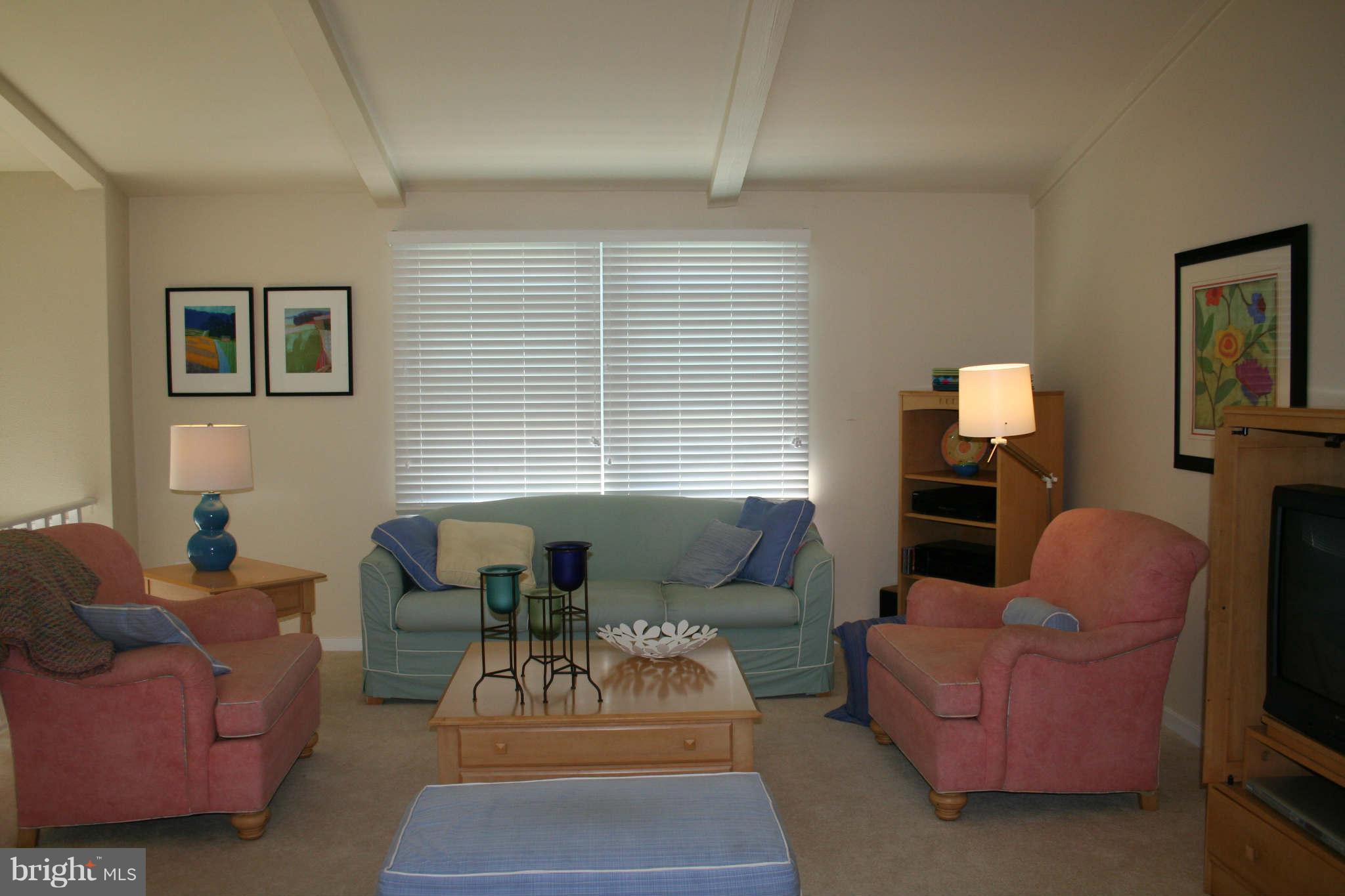 10862 Sandringham Road Cockeysville, MD 21030 - Photo 2 of 28 Family Room