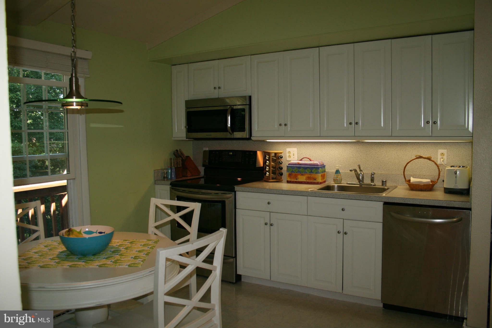 10862 Sandringham Road Cockeysville, MD 21030 - Photo 6 of 28 Kitchen