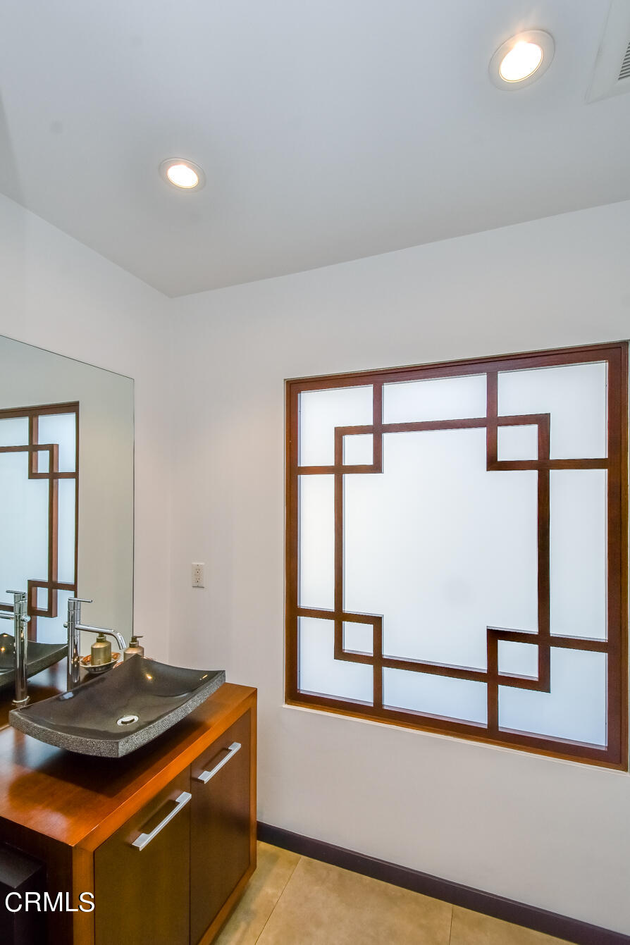 2174 Midlothian Drive Altadena, CA 91001 - Photo 35 of 54 a room with furniture and window