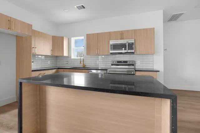 $2,900 | 2419 Rosewood Street, Houston, TX 77004