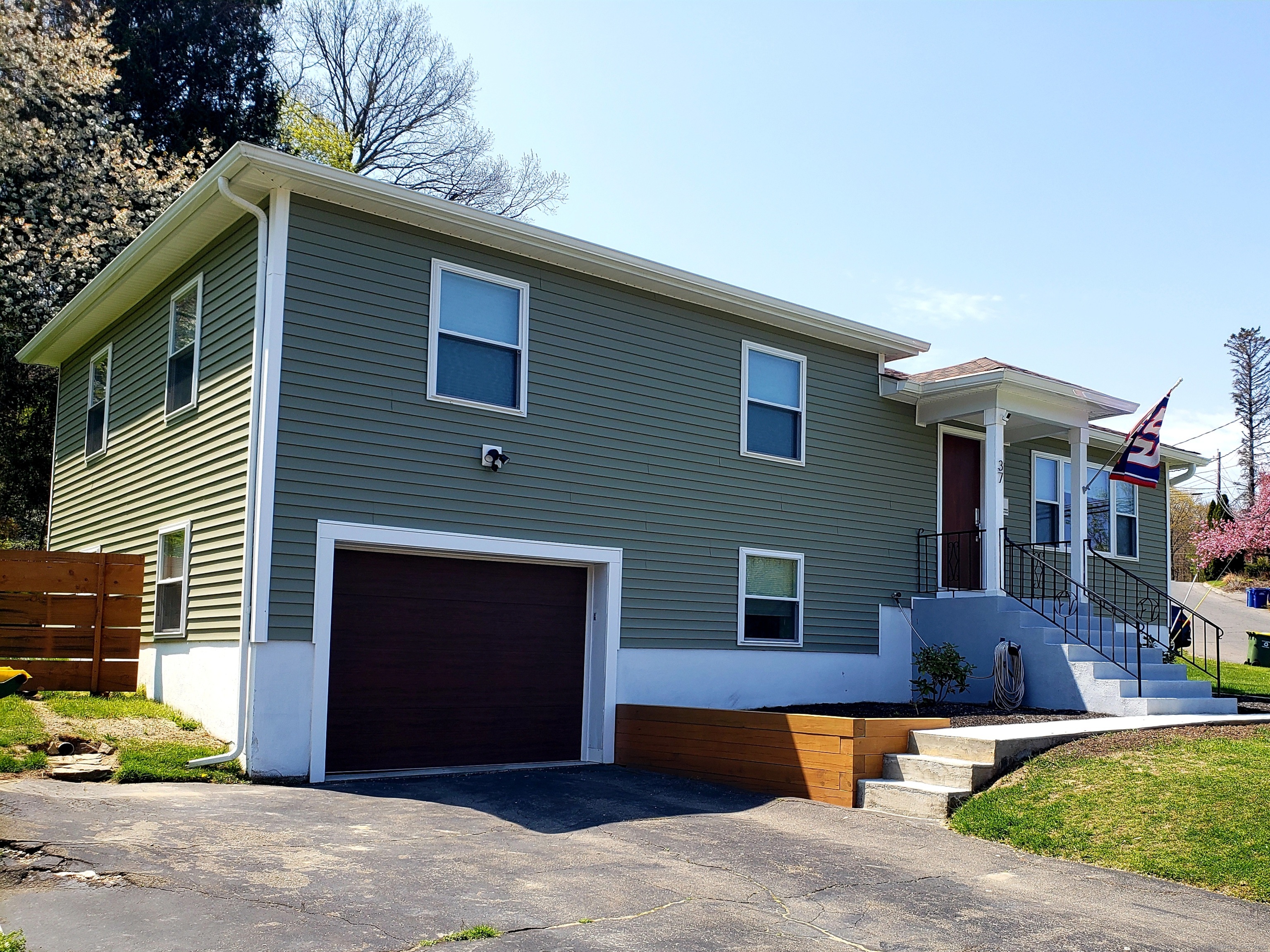 37 Juniper Ridge Drive Waterbury, CT 06708 - Photo 1 of 1