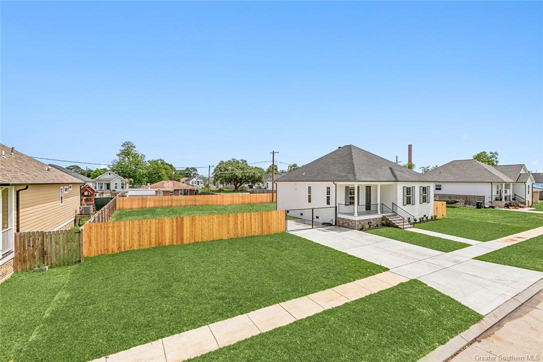 83 West Claiborne Square Chalmette, LA 70043 - Photo 2 of 15