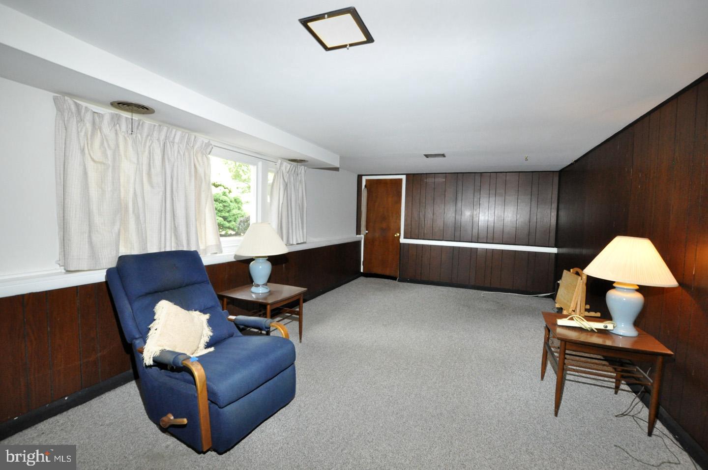 811 Fordham Street Delran, NJ 08075 - Photo 11 of 20 a workspace with furniture and a window