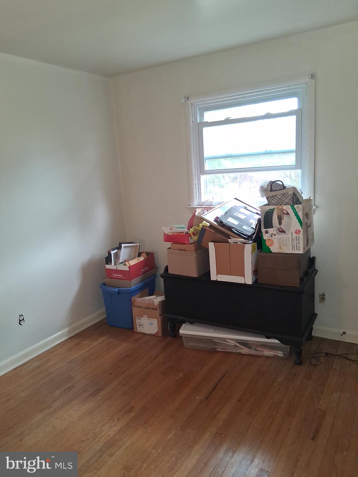 811 Fordham Street Delran, NJ 08075 - Photo 15 of 20 a living room with furniture and a window