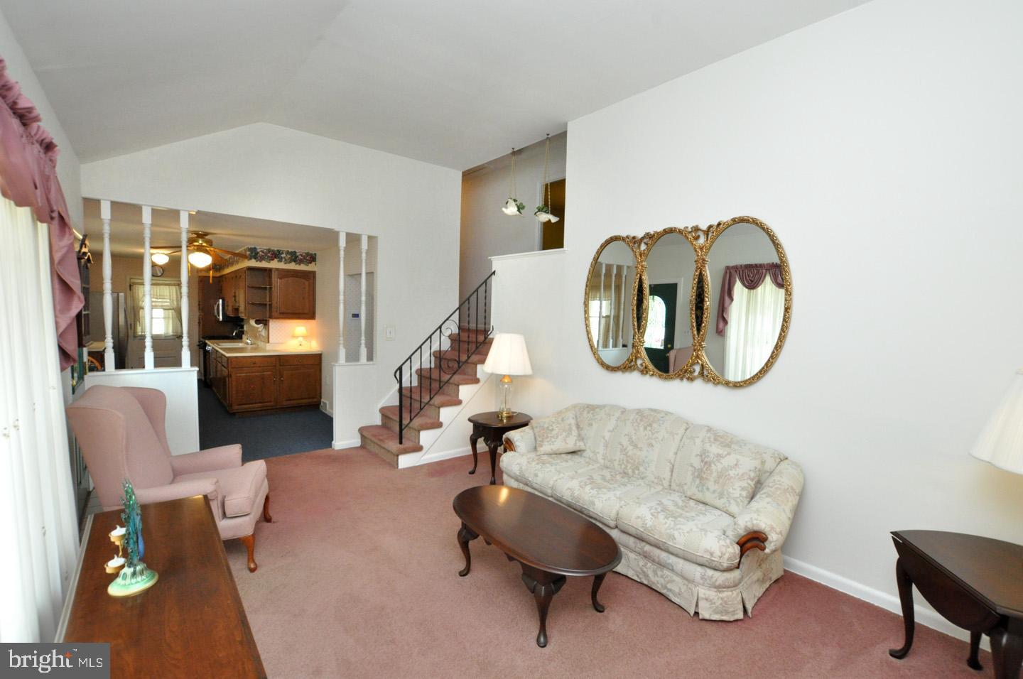 811 Fordham Street Delran, NJ 08075 - Photo 3 of 20 a living room with furniture and a mirror