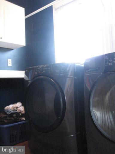 17019 West Willard Road Poolesville, MD 20837 - Photo 21 of 24 a close view of washer and dryer