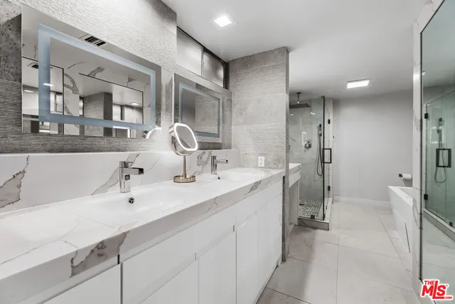 a en suite bathroom with double sink and a mirror