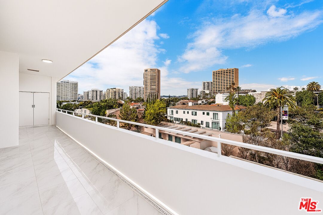 1333 South Beverly Glen Boulevard, Unit 605 Los Angeles, CA 90024 - Photo 23 of 27 a view of a city from a balcony