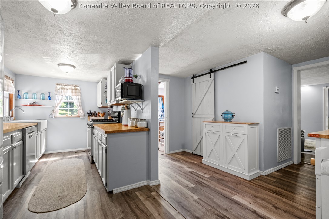 2937 Queen Road Clendenin, WV 25045 - Photo 13 of 37 Gallery Image 13