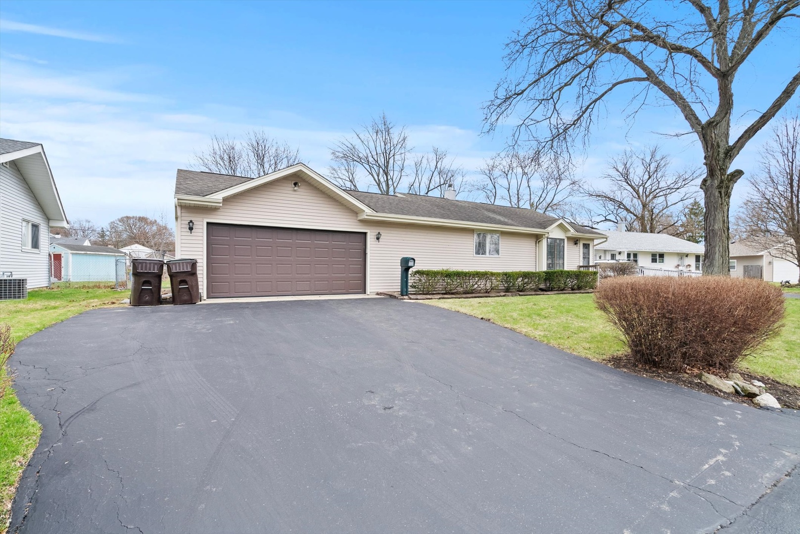 15 Rugby Road Lake Zurich, IL 60047 - Photo 2 of 19