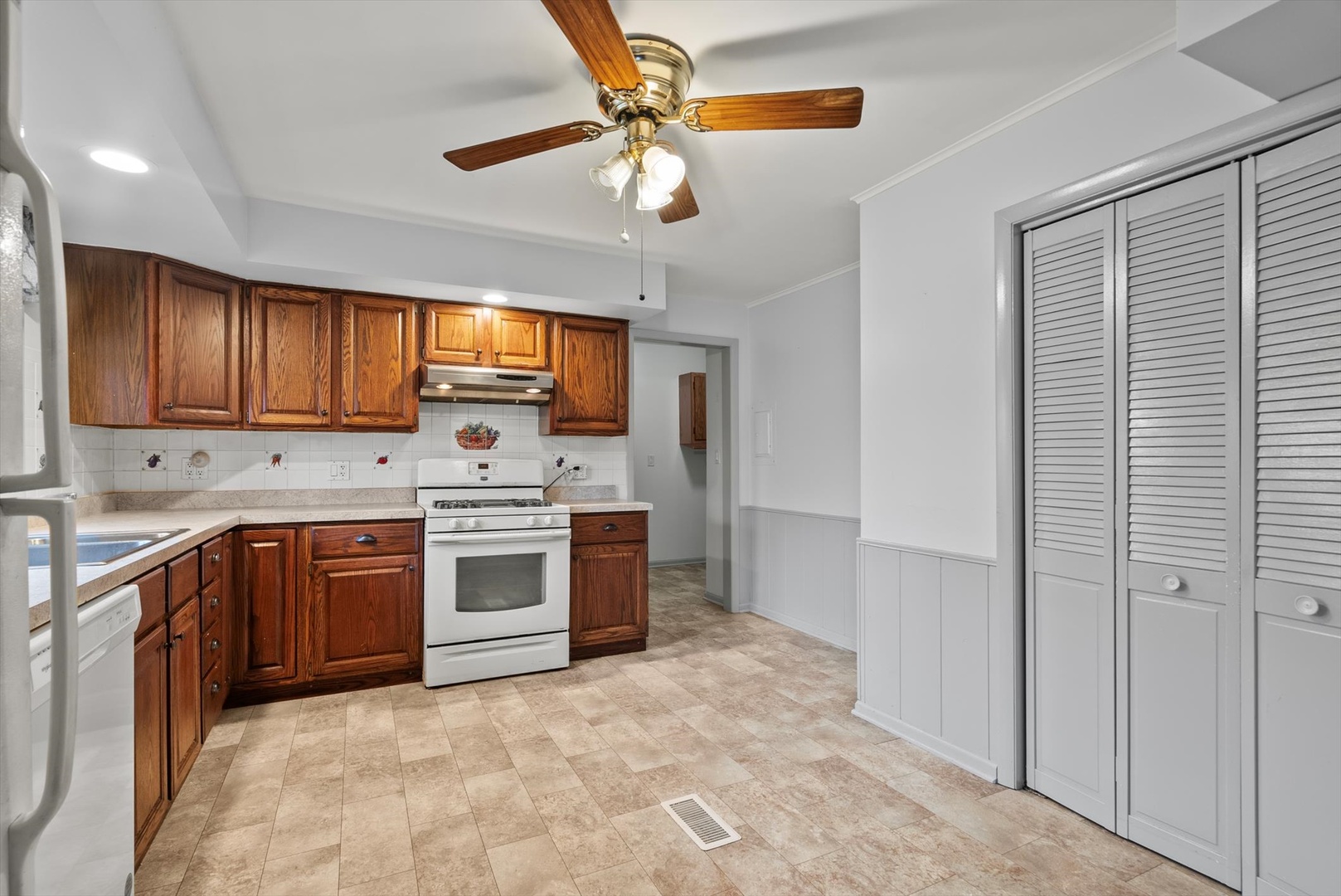15 Rugby Road Lake Zurich, IL 60047 - Photo 5 of 19