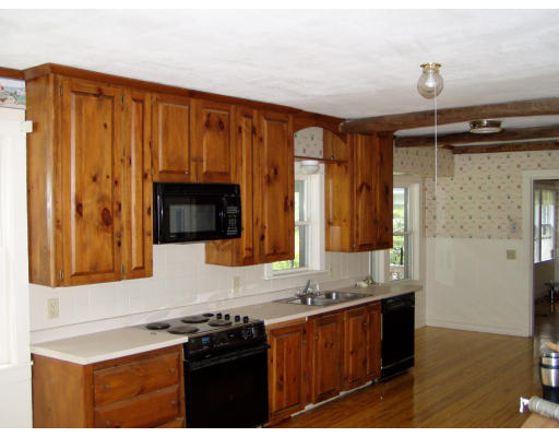 26 James Road Upton, MA 01568 - Photo 2 of 8 Gallery Image 2