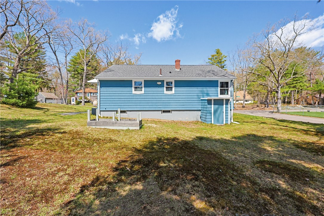 18 Adelaide Avenue Smithfield, RI 02917 - Photo 4 of 23