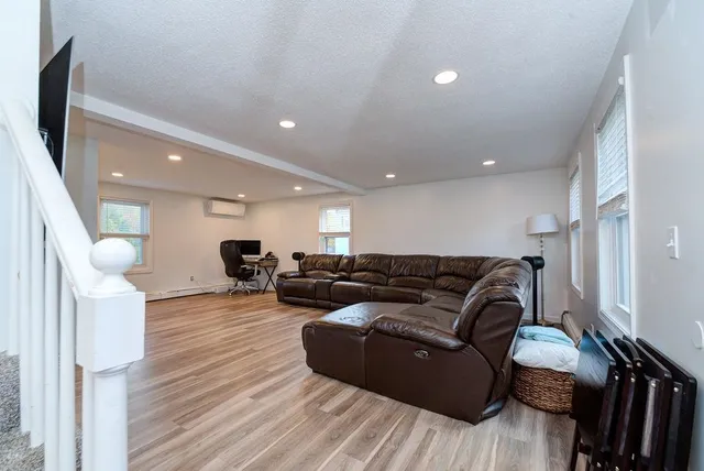 $595,000 | 45 Damren Road, Derry, NH 03038