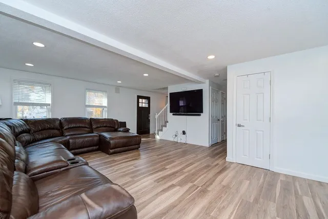 $595,000 | 45 Damren Road, Derry, NH 03038